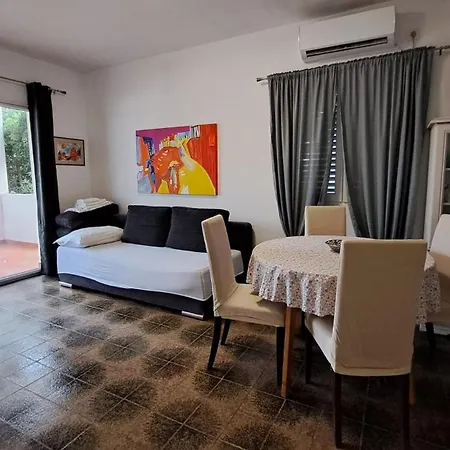 Villa Perla - 50 M From The