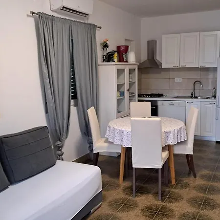 Perla - 50 M From The Villa Sucuraj
